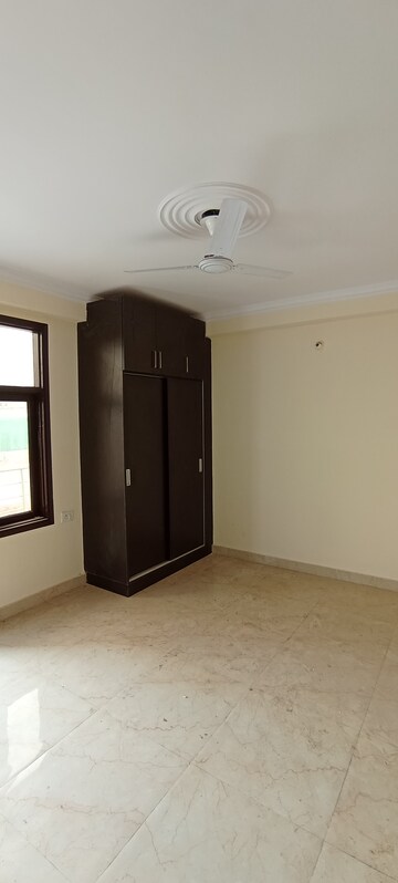Furnished Amenities in 2 BHK Builder Floor at Sector 37 – for Sale