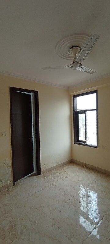 Furnished Amenities in 2 BHK Builder Floor at Sector 37 – for Sale