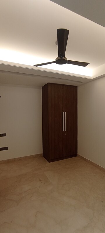 Furnished Amenities in 4 BHK Builder Floor at Sector 37 – for Sale