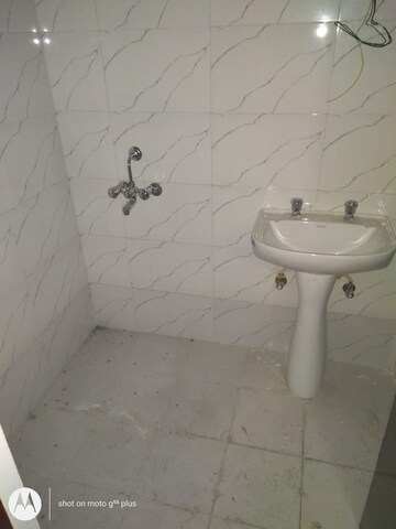 Bathroom in 3 BHK Apartment at Amolik Heights, Sector 88 – for Sale