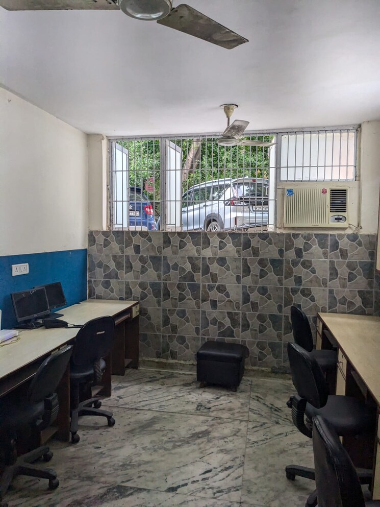 Master Bedroom, chittaranjan park 1 RK 125 Sq.Yd. Builder Floor In Chittaranjan Park Delhi 7466980