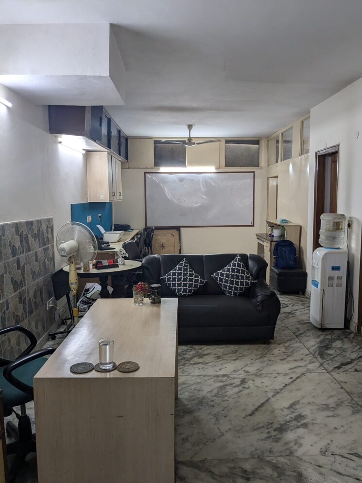 Master Bedroom, chittaranjan park 1 RK 125 Sq.Yd. Builder Floor In Chittaranjan Park Delhi 7466980