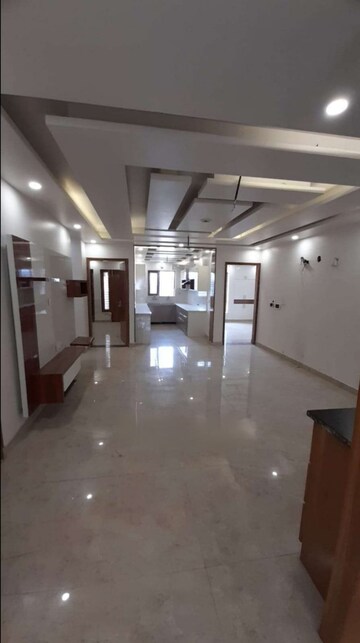 Kitchen in 3 BHK Builder Floor at BPTP District Phase 2, Sector 84 – for Sale