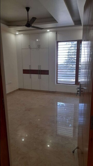Room in 3 BHK Builder Floor at BPTP District Phase 2, Sector 84 – for Sale