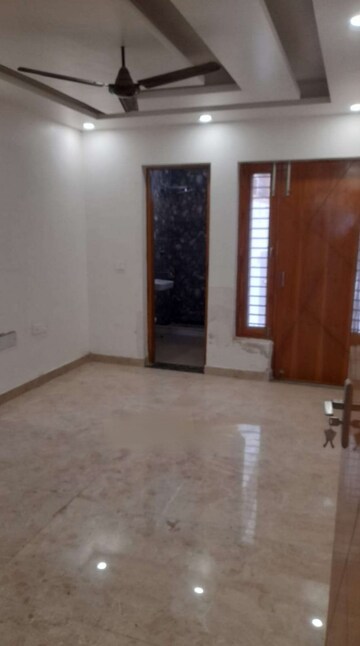 Room in 3 BHK Builder Floor at BPTP District Phase 2, Sector 84 – for Sale