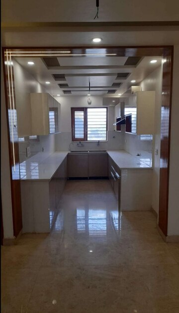Kitchen in 3 BHK Builder Floor at BPTP District Phase 2, Sector 84 – for Sale