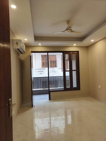 Room in 3 BHK Builder Floor at Saket – for Sale