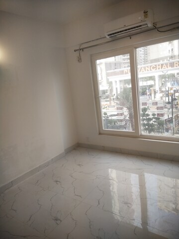 Room in 3 BHK Apartment at Gaur Atulyam, Omicron I Greater Noida – for Sale