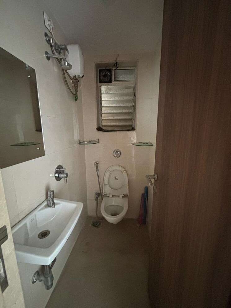 Bathroom, dosti-imperia-phase-i 4 Bedroom 1715 Sq.Ft. Apartment In Ghodbunder Road Thane 7467956