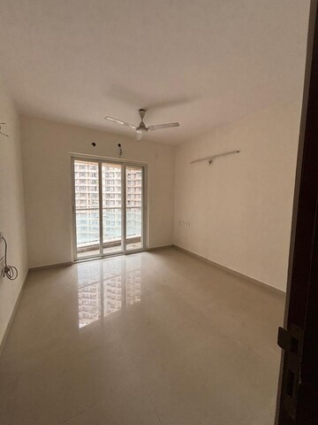 Room in 4 BHK Apartment at Dosti Imperia Phase I, Ghodbunder Road – for Sale