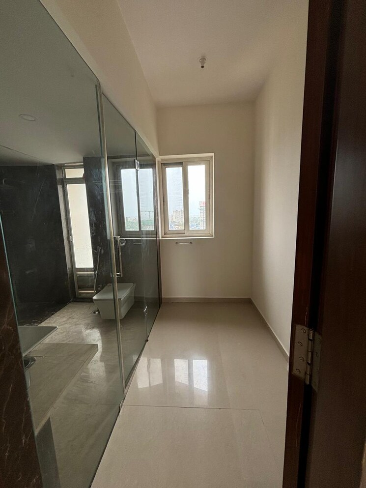 Bathroom, dosti-imperia-phase-i 4 Bedroom 1715 Sq.Ft. Apartment In Ghodbunder Road Thane 7467956