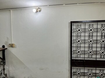 Room in 2.5 BHK Apartment at Aravali Heights, Sector 21c – for Sale