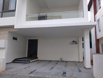 Room in 5 BHK Villa at Tellapur – for Sale