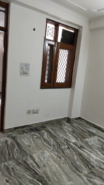 Room in 2 BHK Builder Floor at Paryavaran Complex – for Sale