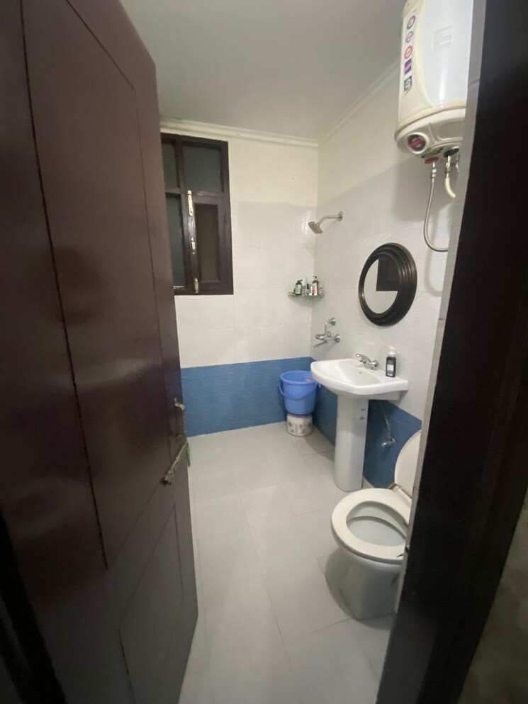 Attached Bathroom, kharar mohali road 3 Bedroom 1370 Sq.Ft. Apartment In Kharar Mohali Road Kharar 7468910