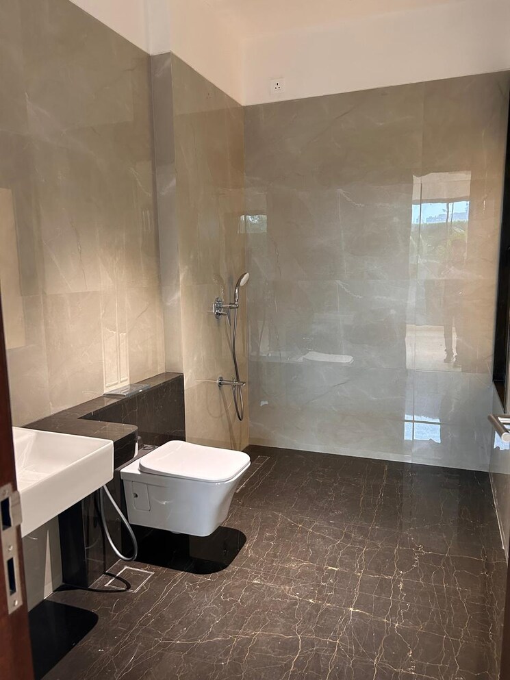 Bathroom, k-raheja-amaltis 4 Bedroom 2175 Sq.Ft. Apartment In Sion West Mumbai 7469123