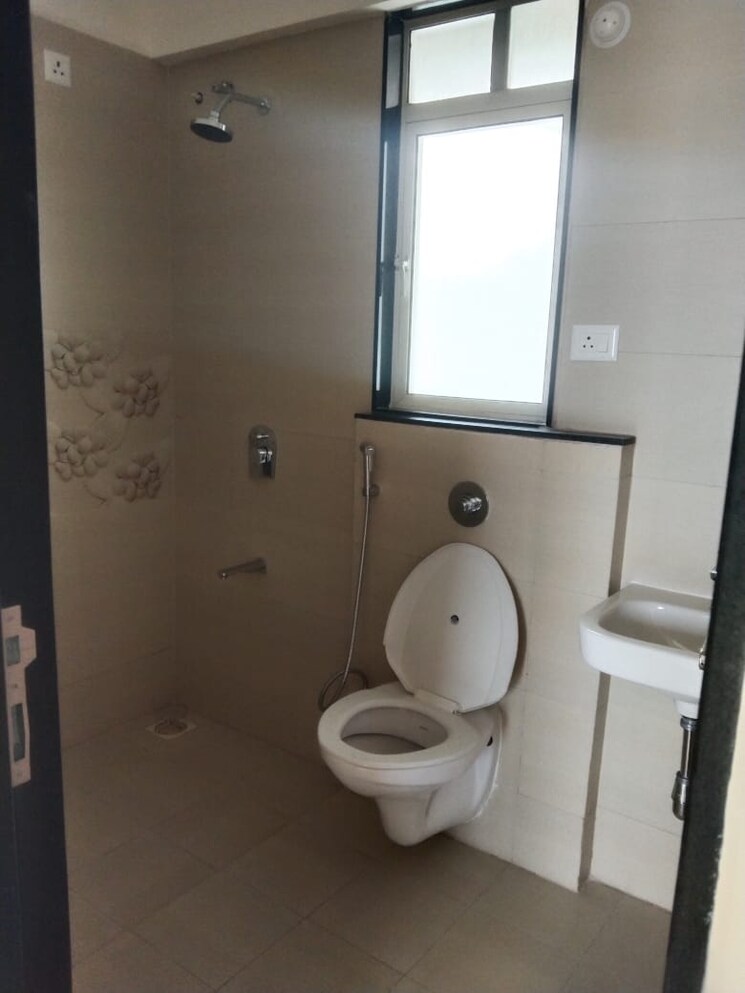 Bathroom, vtp-hilife 3 Bedroom 1068 Sq.Ft. Apartment In Wakad Pune 7469147