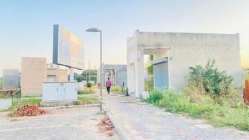  Shop – Exterior View View at DLF Central Square, New Chandigarh - for Sale