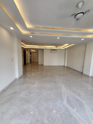 Room in 4 BHK Apartment at Ambience Caitriona, Sector 24 – for Sale