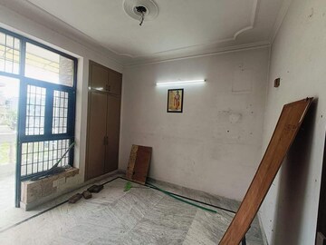 Room in 3 BHK Builder Floor at Sainik Colony – for Sale