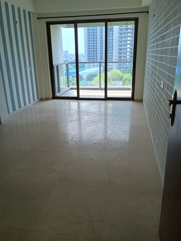 Room in 4 BHK Apartment at Paras Dews, Sector 106 – for Sale