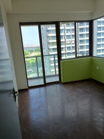 Room in 4 BHK Apartment at Paras Dews, Sector 106 – for Sale
