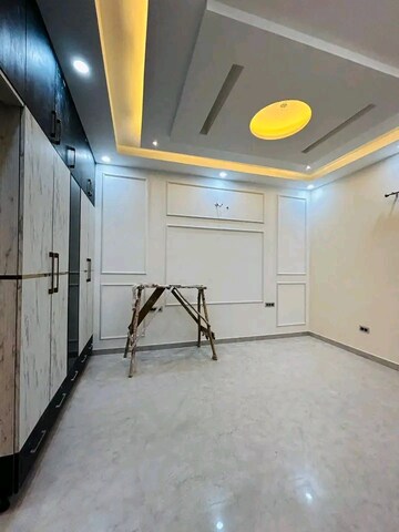 Room in 3 BHK Independent House at Jhungian Road – for Sale
