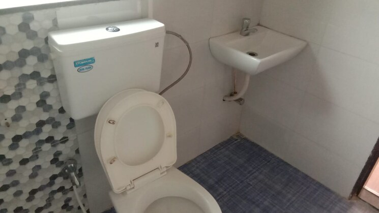 Bathroom, parijat-chs-shell-colony 2 Bedroom 730 Sq.Ft. Apartment In Chembur Mumbai 7470075