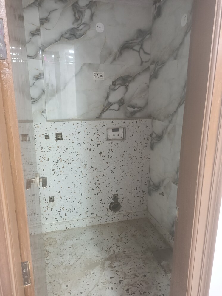Bathroom, govindpuri 3 Bedroom 810 Sq.Ft. Builder Floor In Govindpuri Delhi 7470716