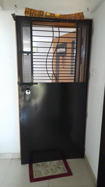 Room in 6+ BHK Apartment at Karve Nagar – for Sale