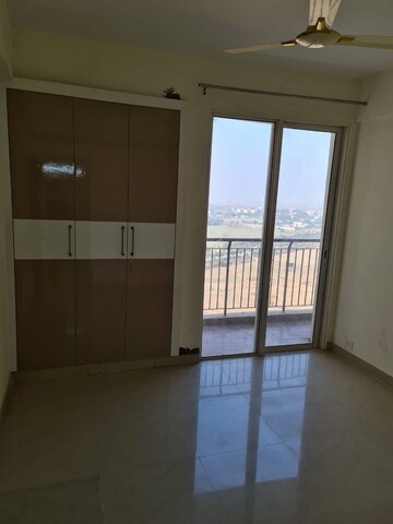 Room in 3 BHK Apartment at Jaypee Greens Aman, Sector 151 – for Sale