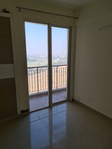 Room in 3 BHK Apartment at Jaypee Greens Aman, Sector 151 – for Sale