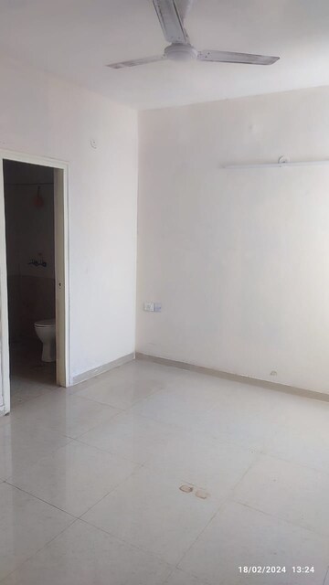 Room in 2 BHK Apartment at Signature Global Synera, Sector 81 – for Sale