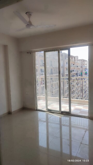 Room in 2 BHK Apartment at Signature Global Synera, Sector 81 – for Sale