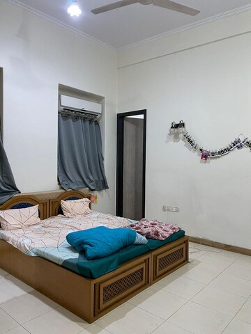 Bedroom in 2 BHK Apartment at Worli Sea Face – for Rent