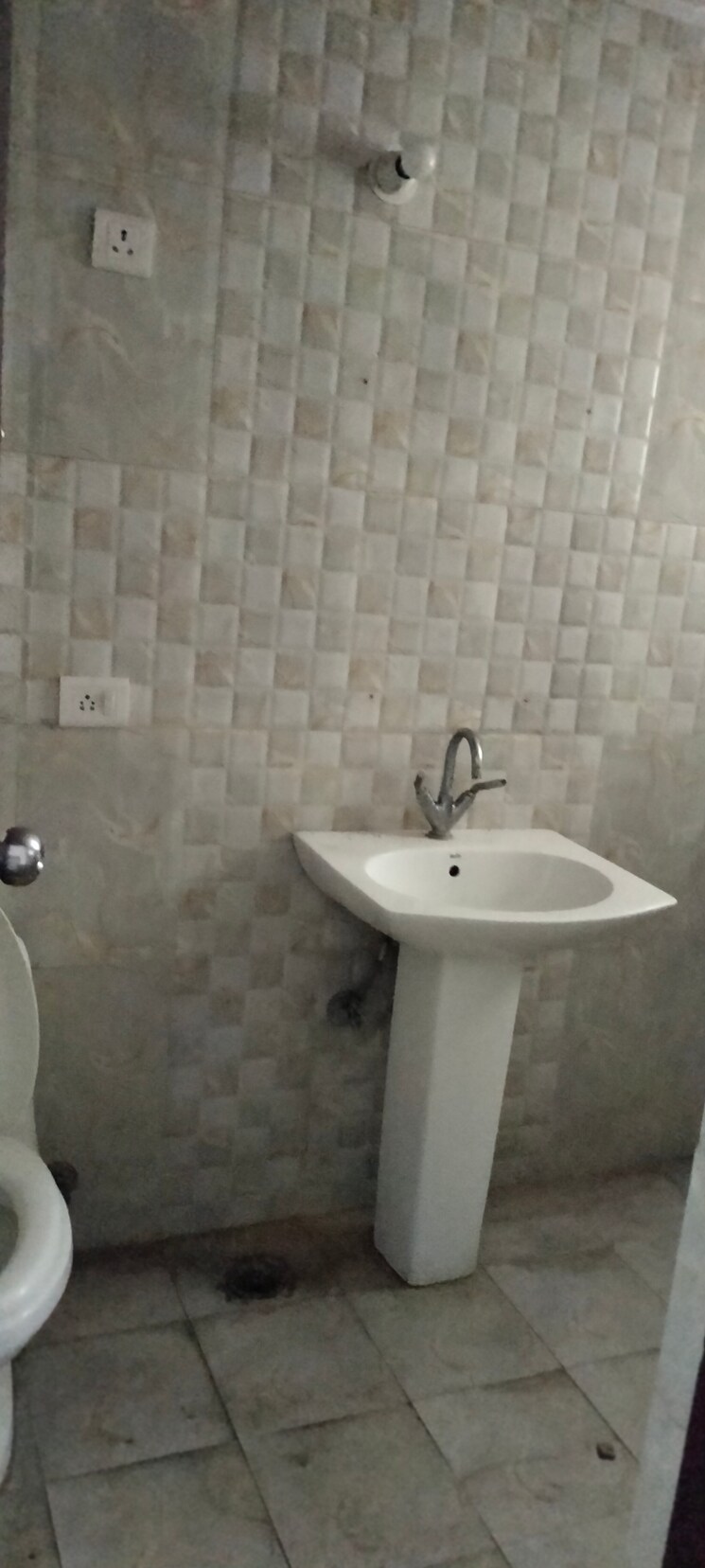 Bathroom, ansal-royal-heritage 4 Bedroom 1385 Sq.Ft. Apartment In Sector 70 Faridabad 7471337