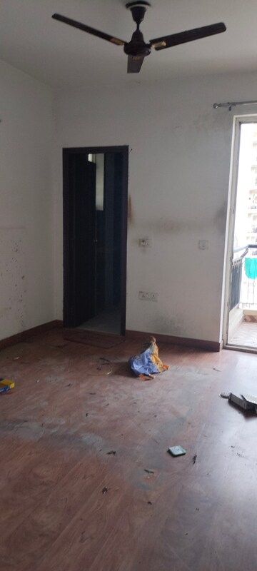Room in 4 BHK Apartment at Ansal Royal Heritage, Sector 70 – for Sale