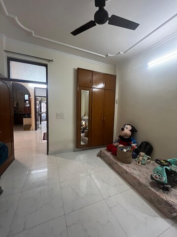 Parking in 3 BHK Builder Floor at Shakti Khand iv – for Sale