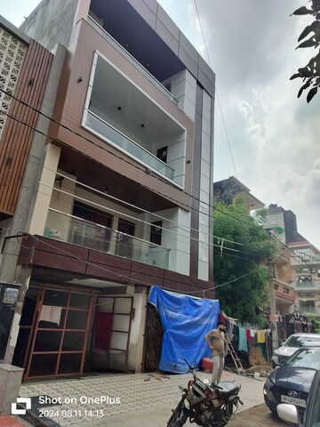3 BHK Builder Floor For Sale in Pratap Vihar GDA Flats, Pratap Vihar