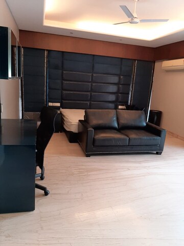 Living Room in 4 BHK Apartment at Lavelle Road – for Rent