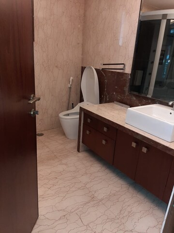 Attached Bathroom in 4 BHK Apartment at Lavelle Road – for Rent
