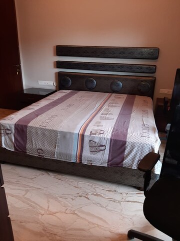 Bedroom in 4 BHK Apartment at Lavelle Road – for Rent