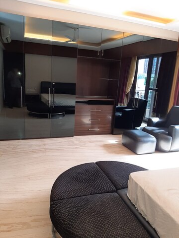 Furnished Amenities in 4 BHK Penthouse at Vittal Mallya Road – for Rent