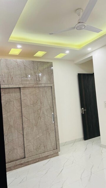 Room in 3 BHK Builder Floor at Pratap Vihar – for Sale