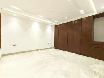 Room in 4 BHK Builder Floor at Vasant Kunj – for Sale