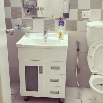 Bathroom in 3.5 BHK Apartment at Eros Sampoornam, Sector 2 Greater Noida – for Sale