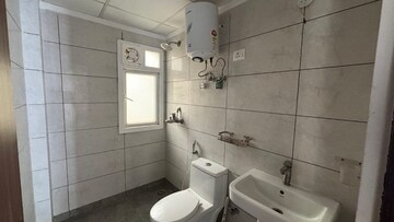 Bathroom in 3.5 BHK Apartment at Panchsheel Greens II, Sector 16 Greater Noida – for Sale