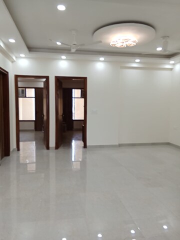Room in 2 BHK Apartment at Supertech Ecociti, Sector 137 – for Sale