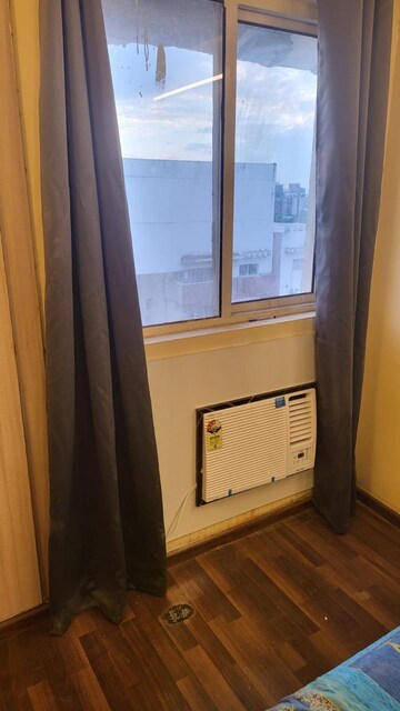 Room in 3 BHK Apartment at Paras Tierea, Sector 137 – for Sale