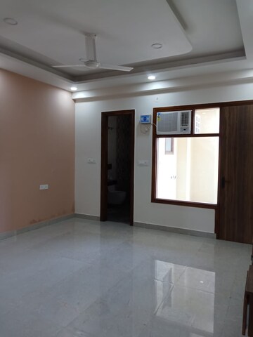 Room in 2 BHK Apartment at Paras Tierea, Sector 137 – for Sale